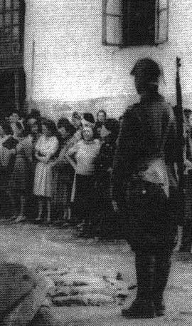 Kisinyov 1941 román katona zsidó nőket őriz web.jpg Kisinyov 1941 román katona zsidó nőket őriz web.jpg