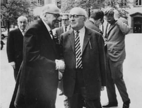 HORKHEIMER E ADORNO