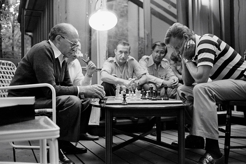 800px-Begin_Brzezinski_Camp_David_Chess