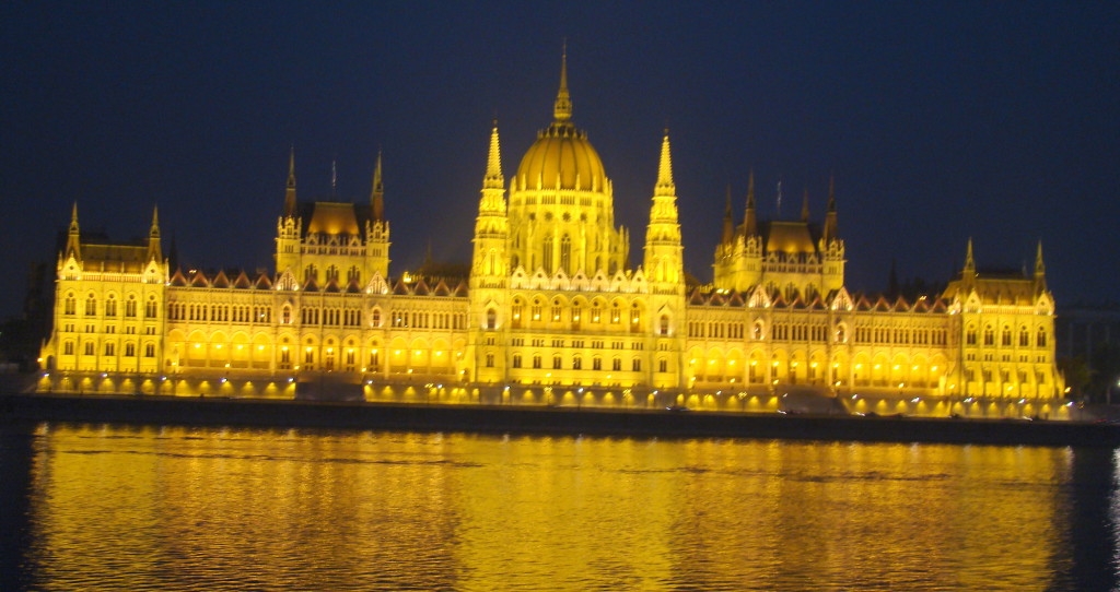 Parlament diszkivilágítással
