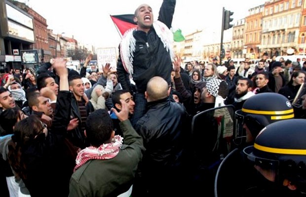 paris_anti_jewish_riots-620x400