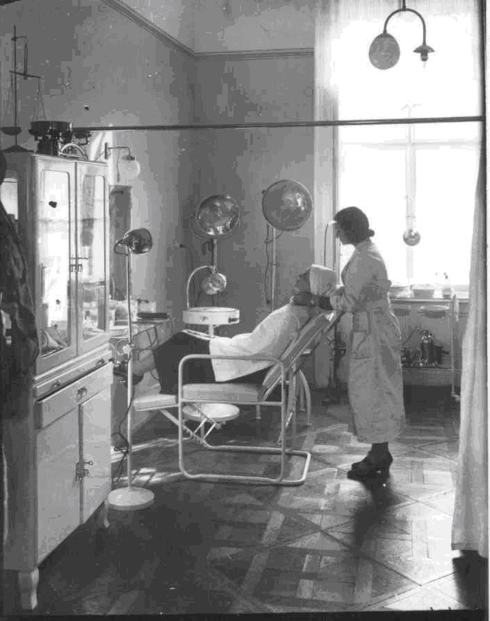 6 - Czingel_Kozmetikai szalon Budapesten, 1930-as évek. (A MNM Történeti Fotótárának tulajdona.)