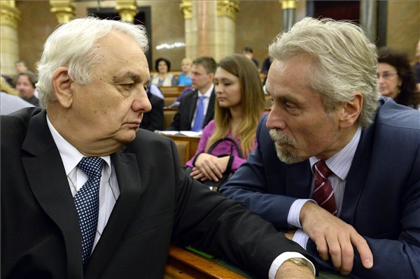 Embermentők konf 3 Latorcai János, az Országgyűlés KDNP-s alelnöke (b) és Roman Kowalski, Lengyelország budapesti nagykövete (j) fotó Soós Lajos MTI