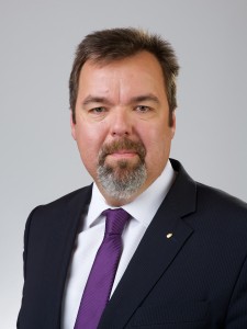 L Simon Laszlo