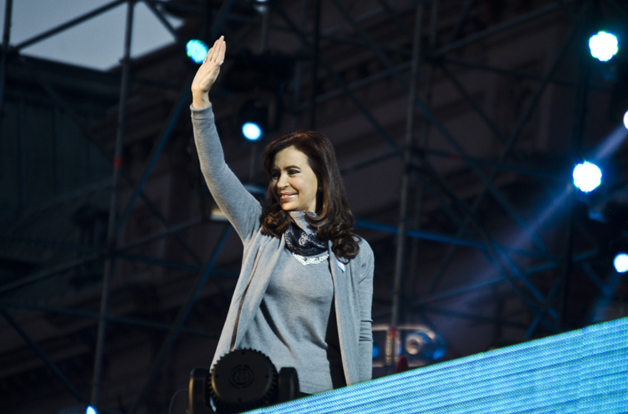 Buenos Aires, 25 de mayo de 2014 - La fiesta patria del 25 de mayo se realizó en Plaza de Mayo con shows para chicos, recitales, espectáculos de danza, programas de la TV Pública en vivo, y un gran cierre musical a cargo de un seleccionado de artistas representantivos de las músicas del país, desde la cumbia hasta el tango: “La asombrosa banda de Zamba”, el grupo Desmán –ganador del concurso federal de bandas juveniles “Maravillosa Música”–, el espectáculo “Payadores vs. Raperos”, el trío de rock Científicos del palo, y la participación de la banda del Regimiento de Granaderos a Caballo "General San Martín", interpretando un repertorio popular.  La segunda parte del espectáculo contó con el Combinado Argentino de Danza musicalizado por Metabombo y Tremor, la actuación del coro toba Qom Chelaalapi, y un desfile de indumentaria con diseño argentino. Bajo el lema  “Somos Cultura”, el cierre, producido por Lito Vitale, con la participación de Pedro Aznar, Kevin Johansen, Gladys La Bomba Tucumana, Hilda Lizarazu, David Lebon, Juan Carlos Baglietto, Susana Rinaldi, Silvina Garré, Patricia Sosa, Litto Nebbia, Fabiana Cantilo, Víctor Heredia, Sandra Mihanovich, la Bersuit, Nicolás Ledesma, Joaquín Benitez, Alejandro Lerner, Palo Pandolfo, Tonolec, Orozco Barrientos, Peteco Carabajal, Orquesta Popular de Càmara Los Amigos del Chango, Verónica Condomi, Koki y Pajarín Saavedra, Gabo Ferro, Liliana Vitale, La Bomba del Tiempo, Carajo y Adriana Varela, la Bersuit, entre otros artistas y bandas de primer nivel. Fotos: Mauro Rico/ Ministerio de Cultura de la Nación