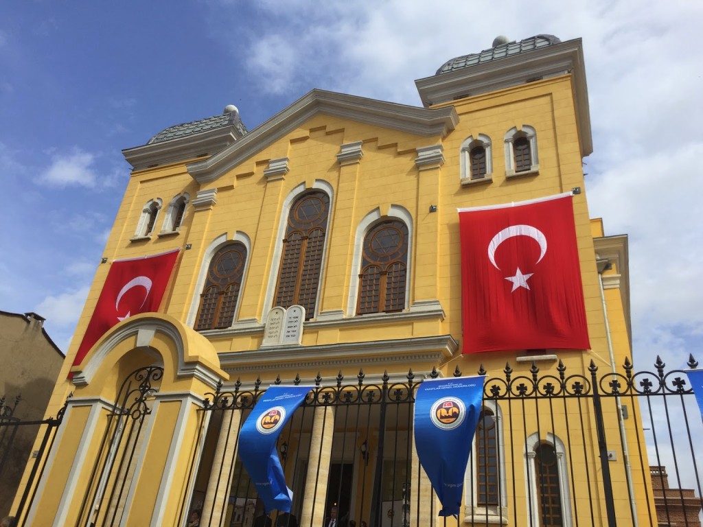 2 - Az edirnei Büyük Sinagog (nagy zsinagóga) fellobogózva