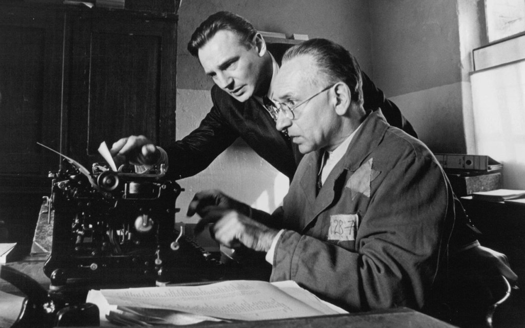 10 - Schindler listája Liam Neeson és Ben Kingsley