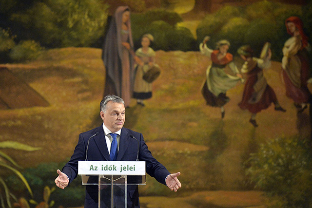Budapest, 2015. október 30. Orbán Viktor miniszterelnök felszólal Az idők jelei című vitaanyagot bemutató konferencián az Olasz Kultúrintézetben 2015. október 30-án. A konferenciát a Keresztény Értelmiségiek Szövetsége, a Magyar Polgári Együttműködés Egyesület és a Professzorok Batthyány Köre rendezte. MTI Fotó: Máthé Zoltán
