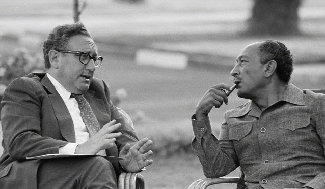 Kissinger-and-Sadat