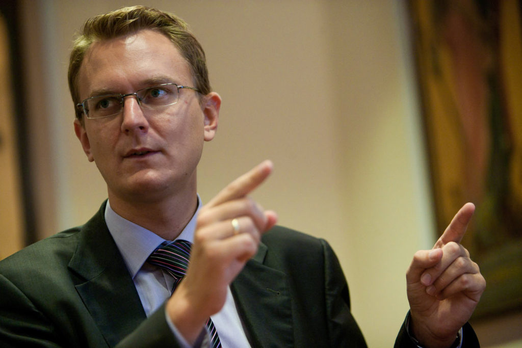 Interjú Rétvári Bencével, a Közigazgatási és Igazságügyi minisztérium politikai államtitkárával. Újságíró: Jankovics Soma