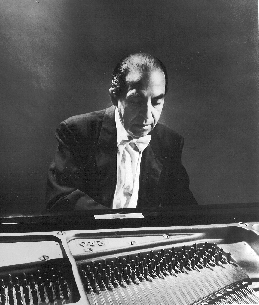 banhalmi-at-grand-piano