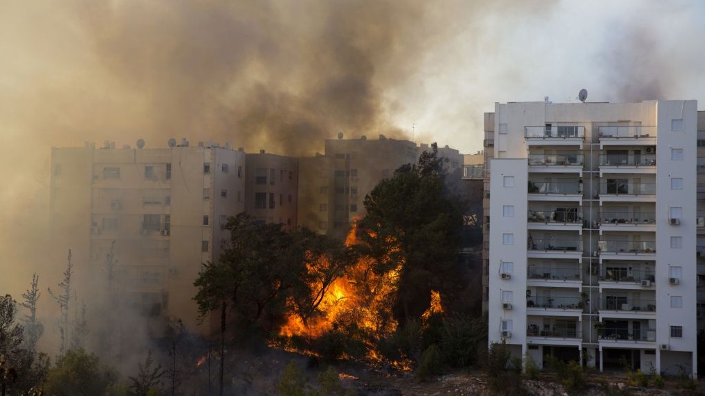 mideast-israel-fire_horo-4-e1479991465312